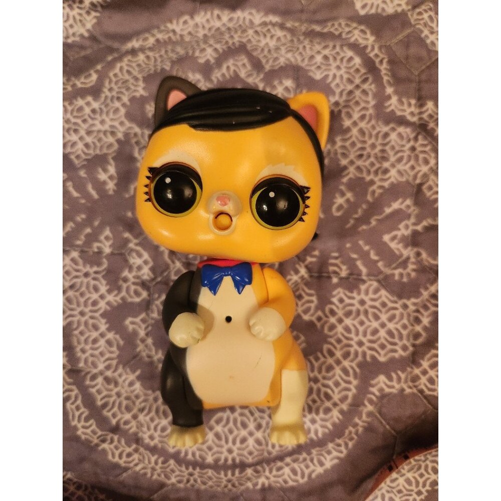 LOL OMG Surprise Kitty Fuzzy Fan Cat